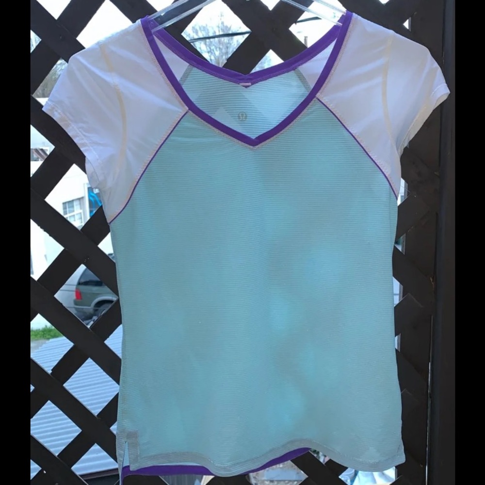 UNIQUE Lululemon athletic T-shirt style top